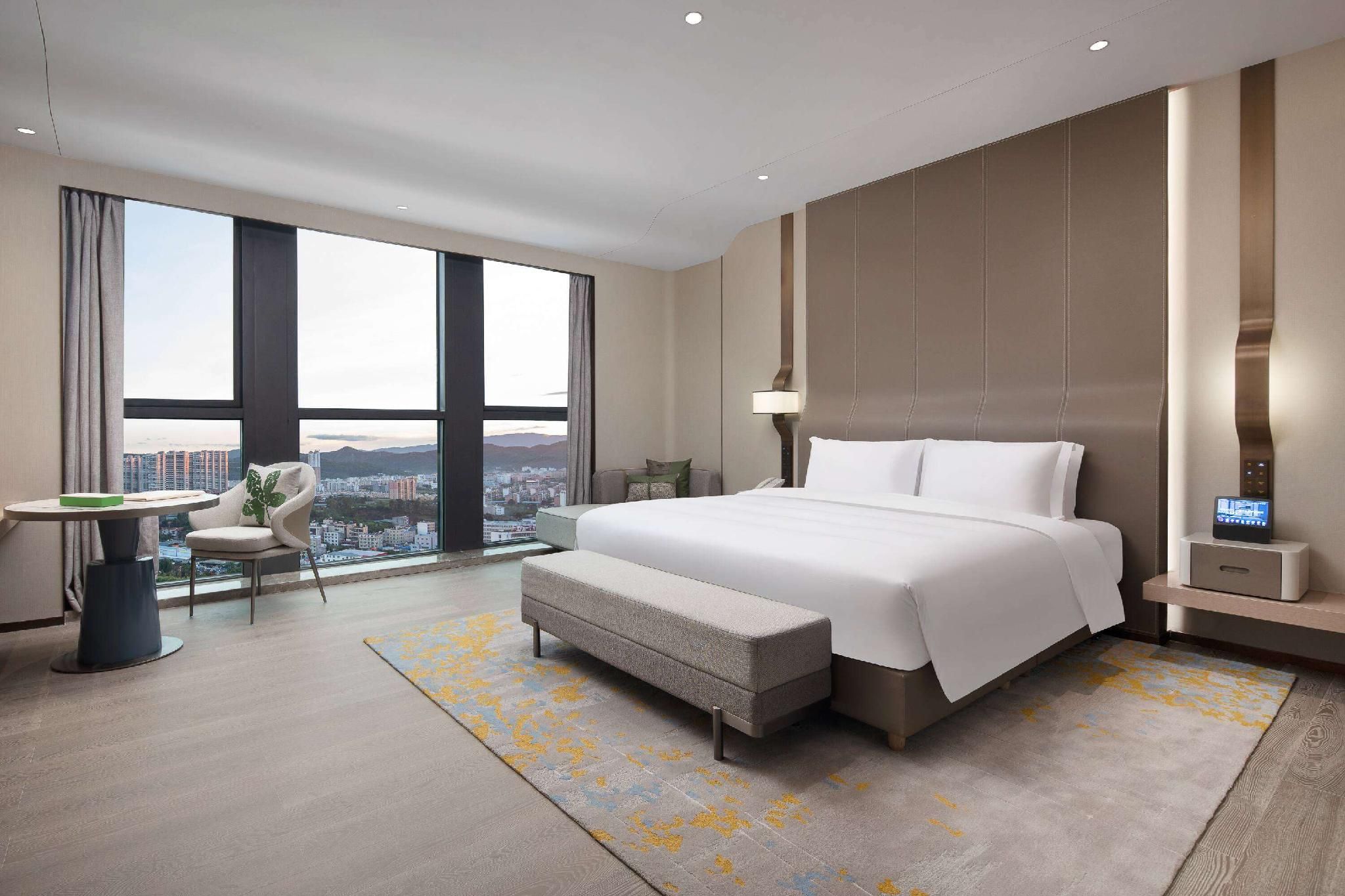 1 King Bed Deluxe Room