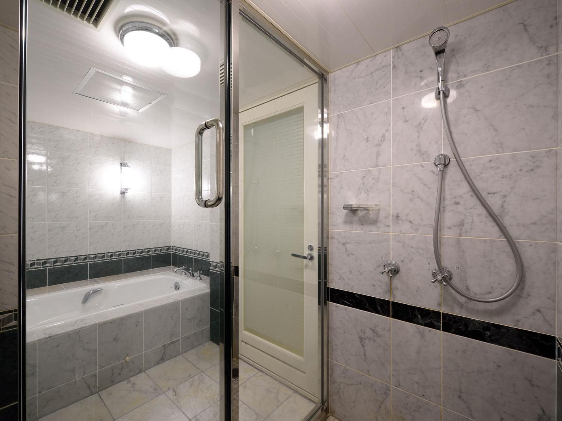 Luxury Suite - Non-Smoking