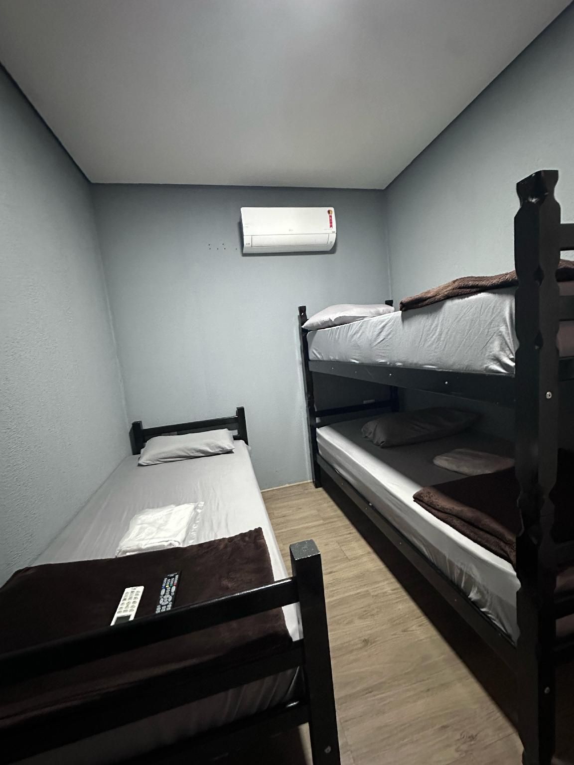 Room for 3 People