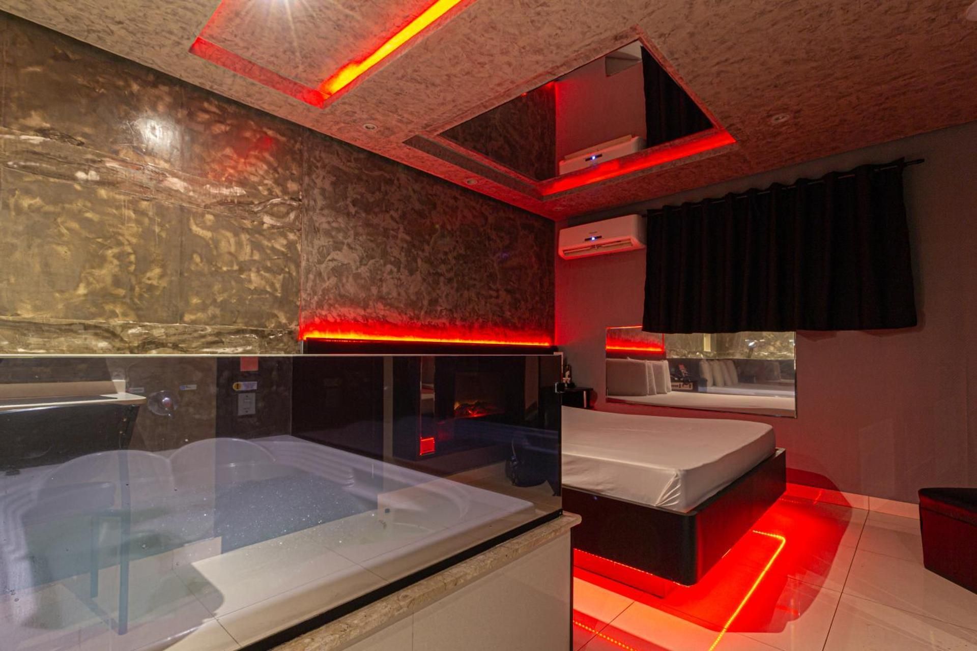 Deluxe Suite with Spa Bath