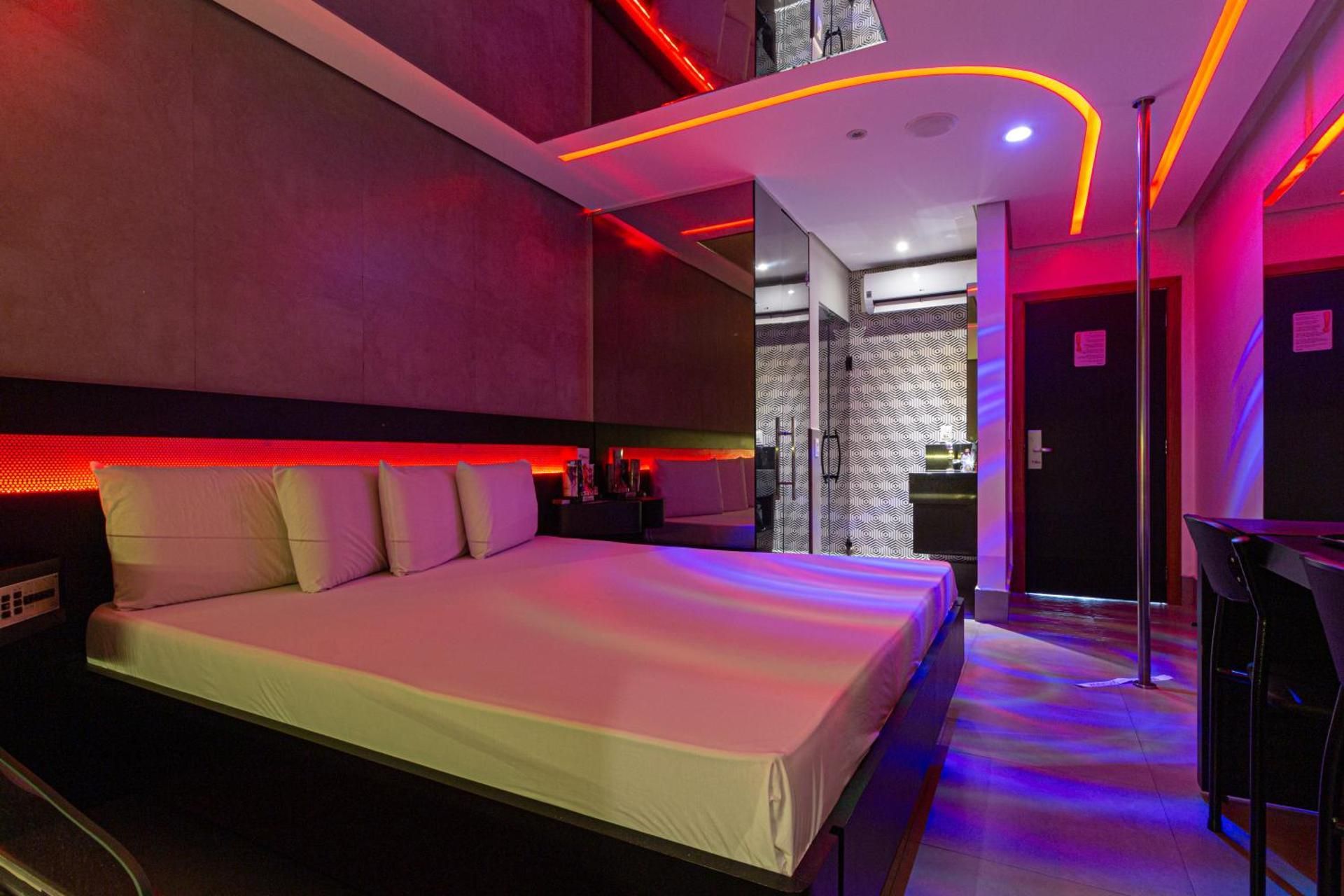 Queen Suite with Spa Bath