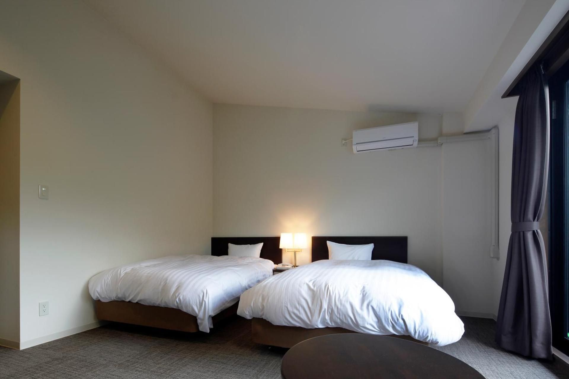 Twin Room with Shared Bathroom 27㎡ 2nd Floor