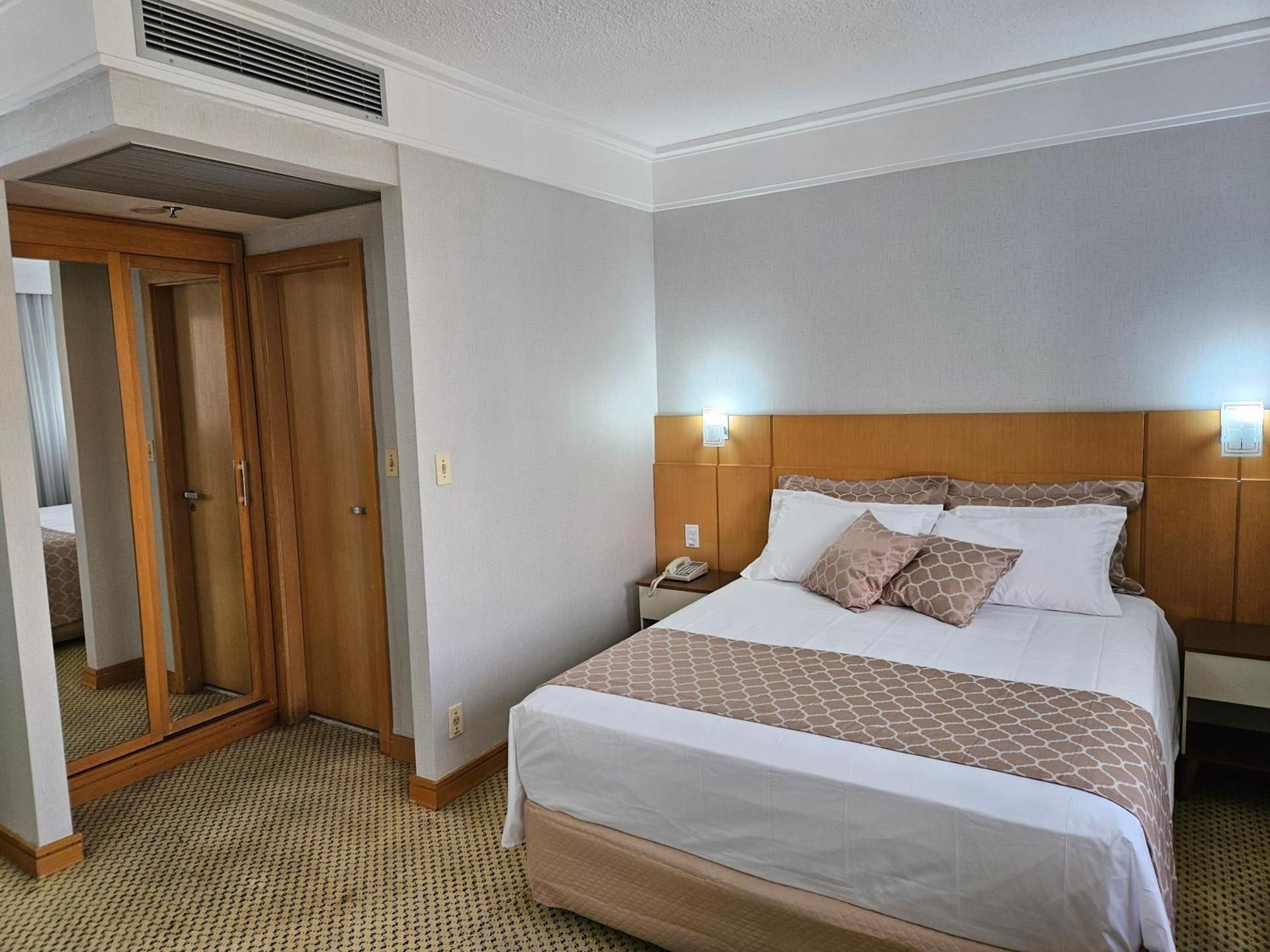Deluxe Queen Room