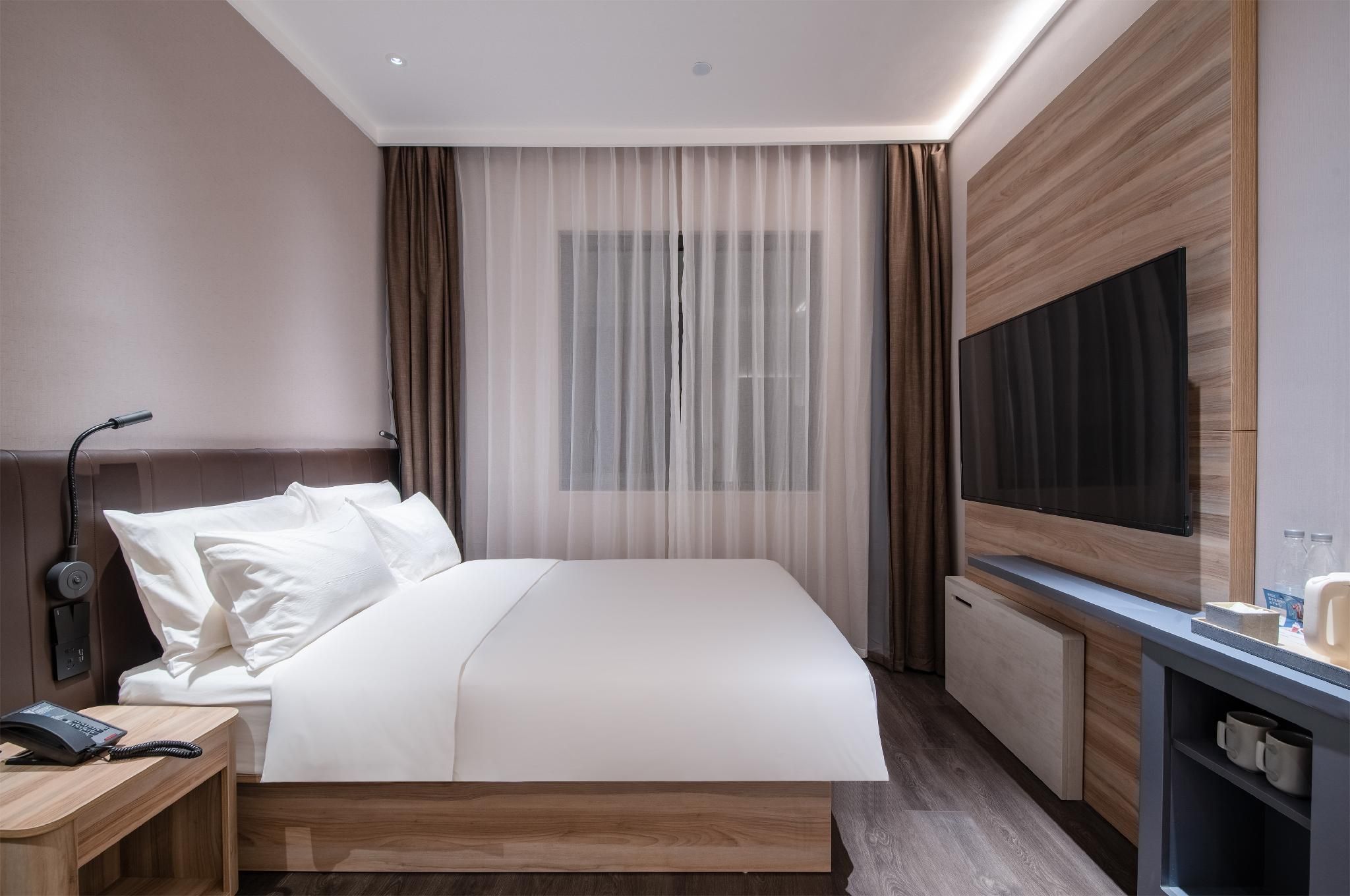 Huazhu - Room With Bed