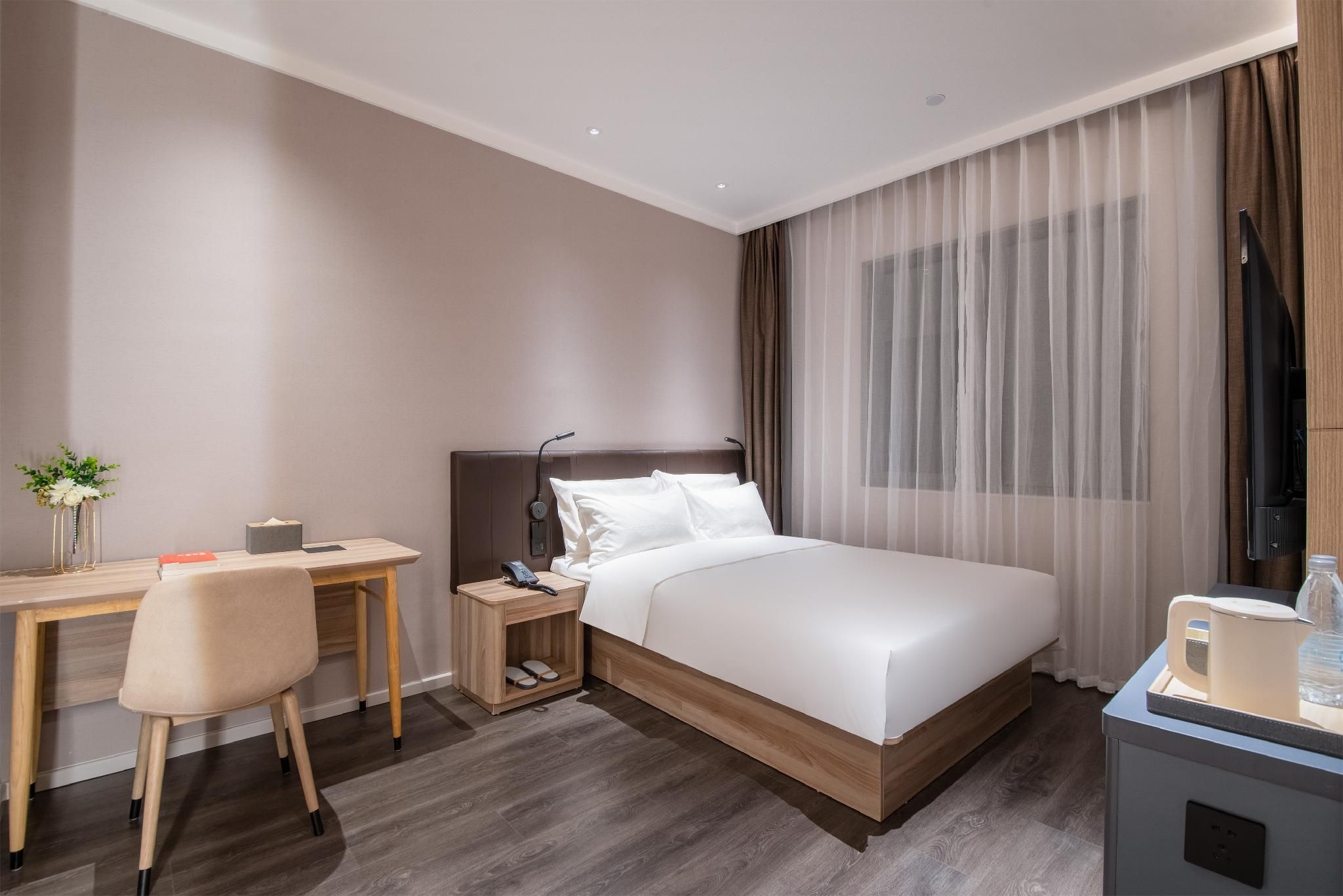 Huazhu - Room With Bed