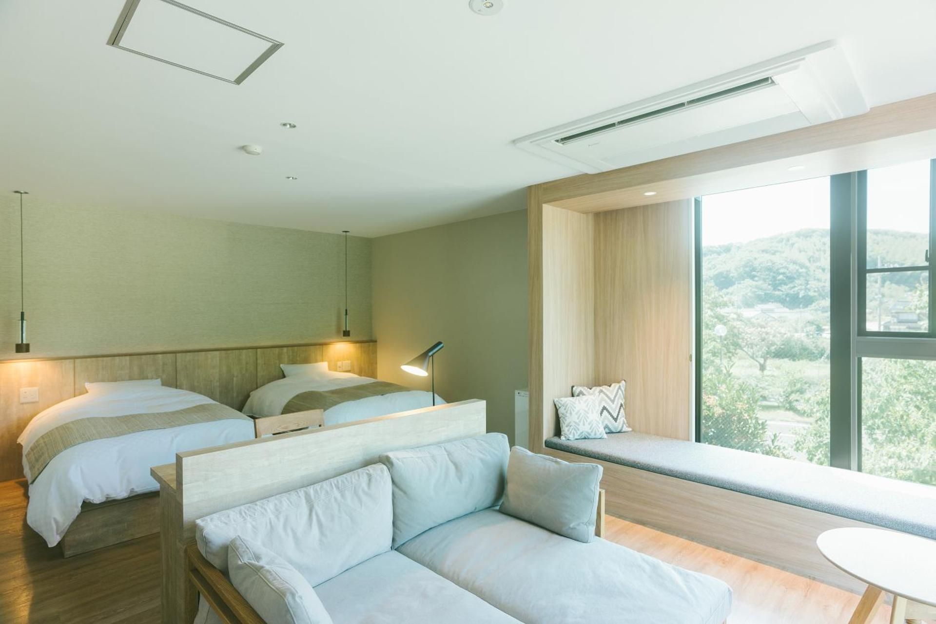 Standard Twin Room with Mountain View