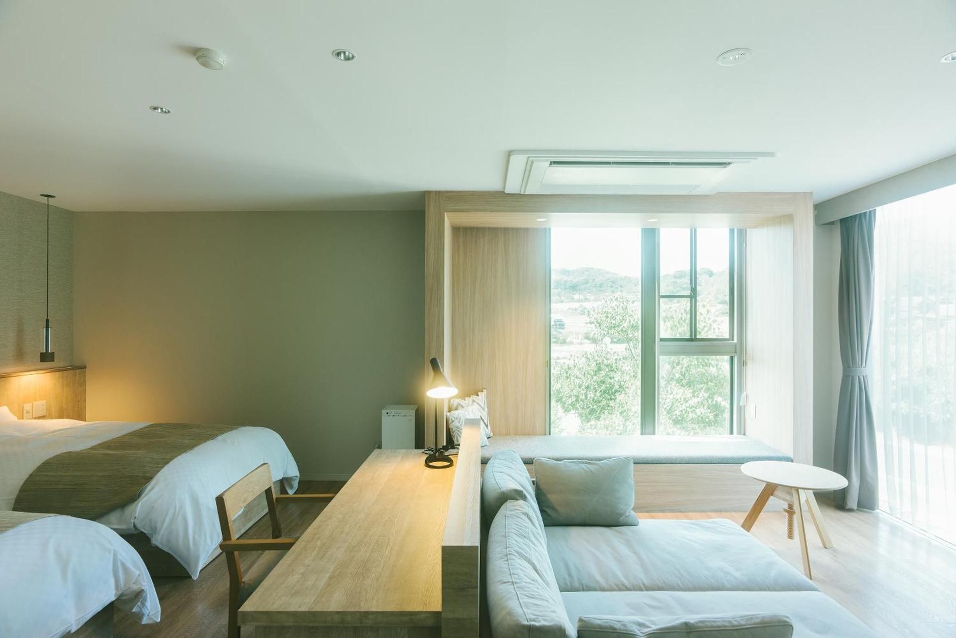 Standard Twin Room with Mountain View