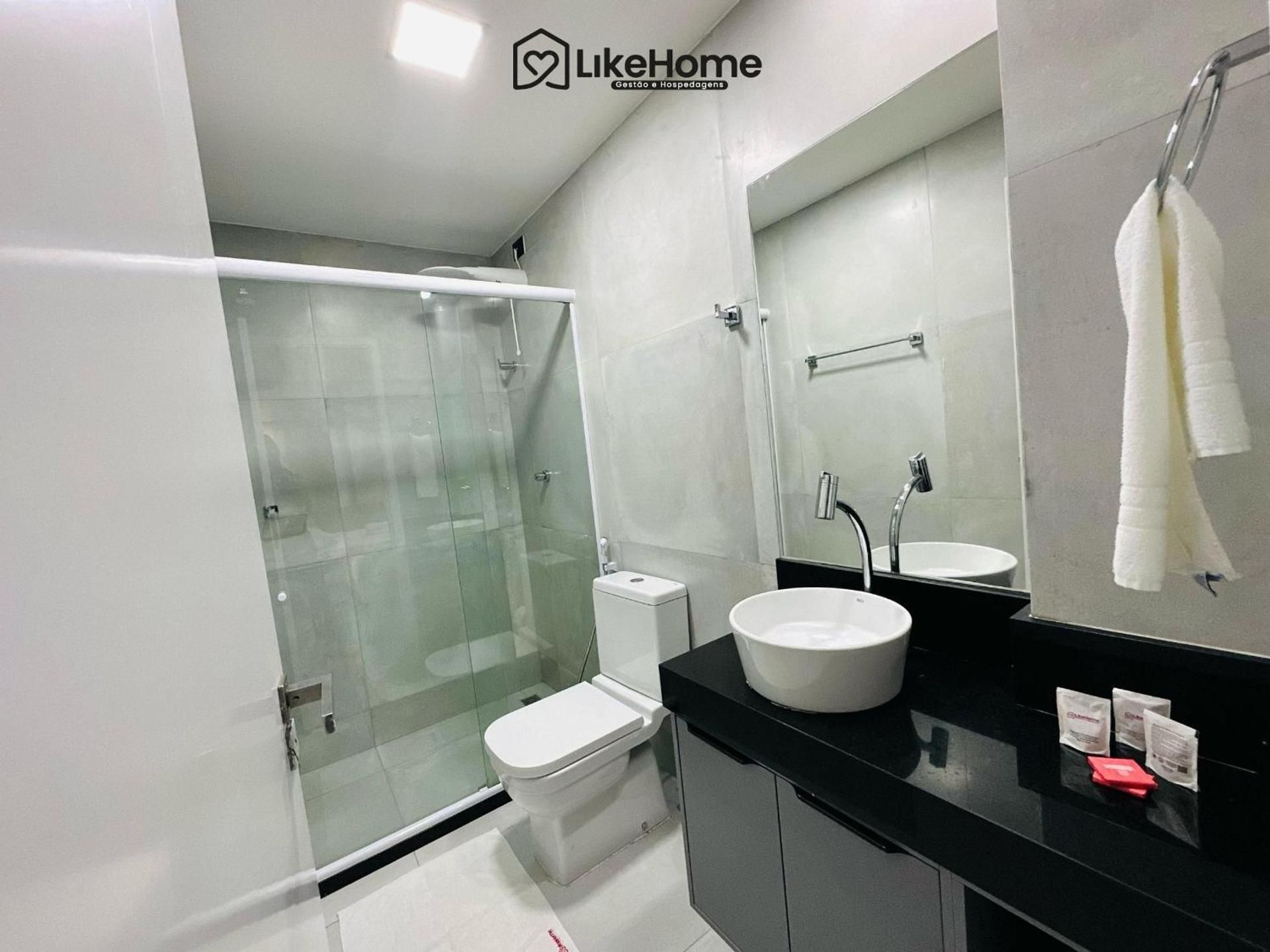 Deluxe one-bedroom apartment