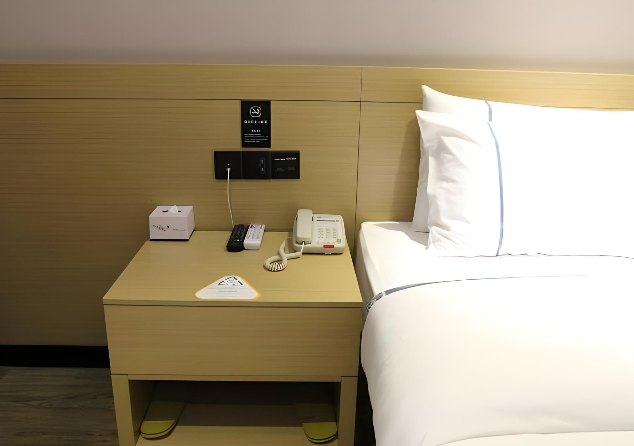 Stand Queen Room