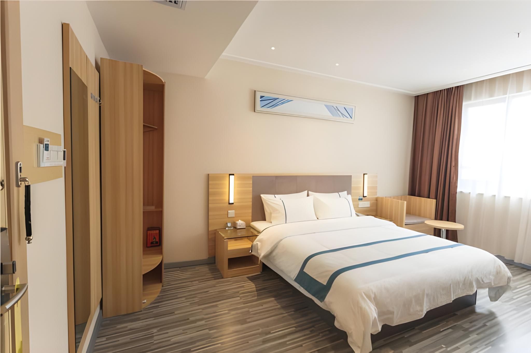 Business Queen Room