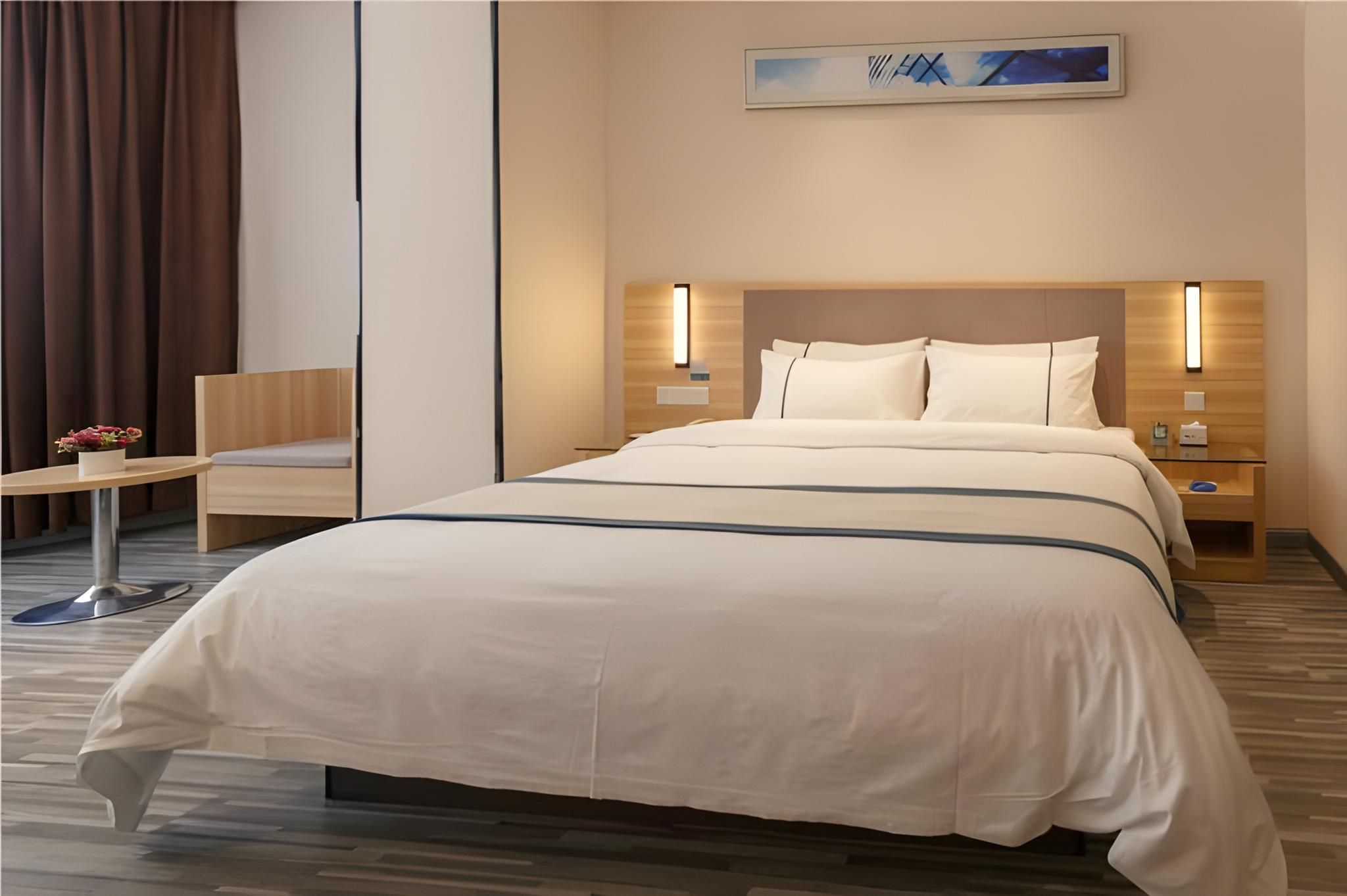 Business Queen Room