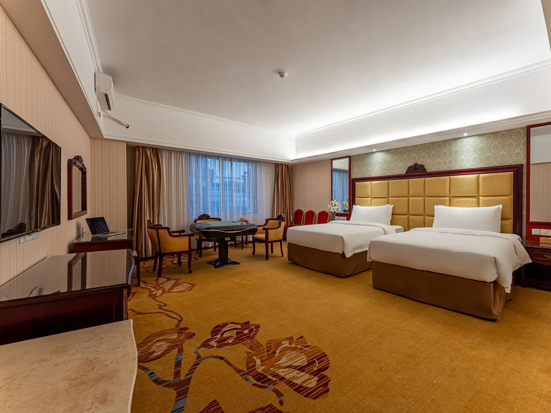 Vienna - Functional Chess Room With Twin Bed