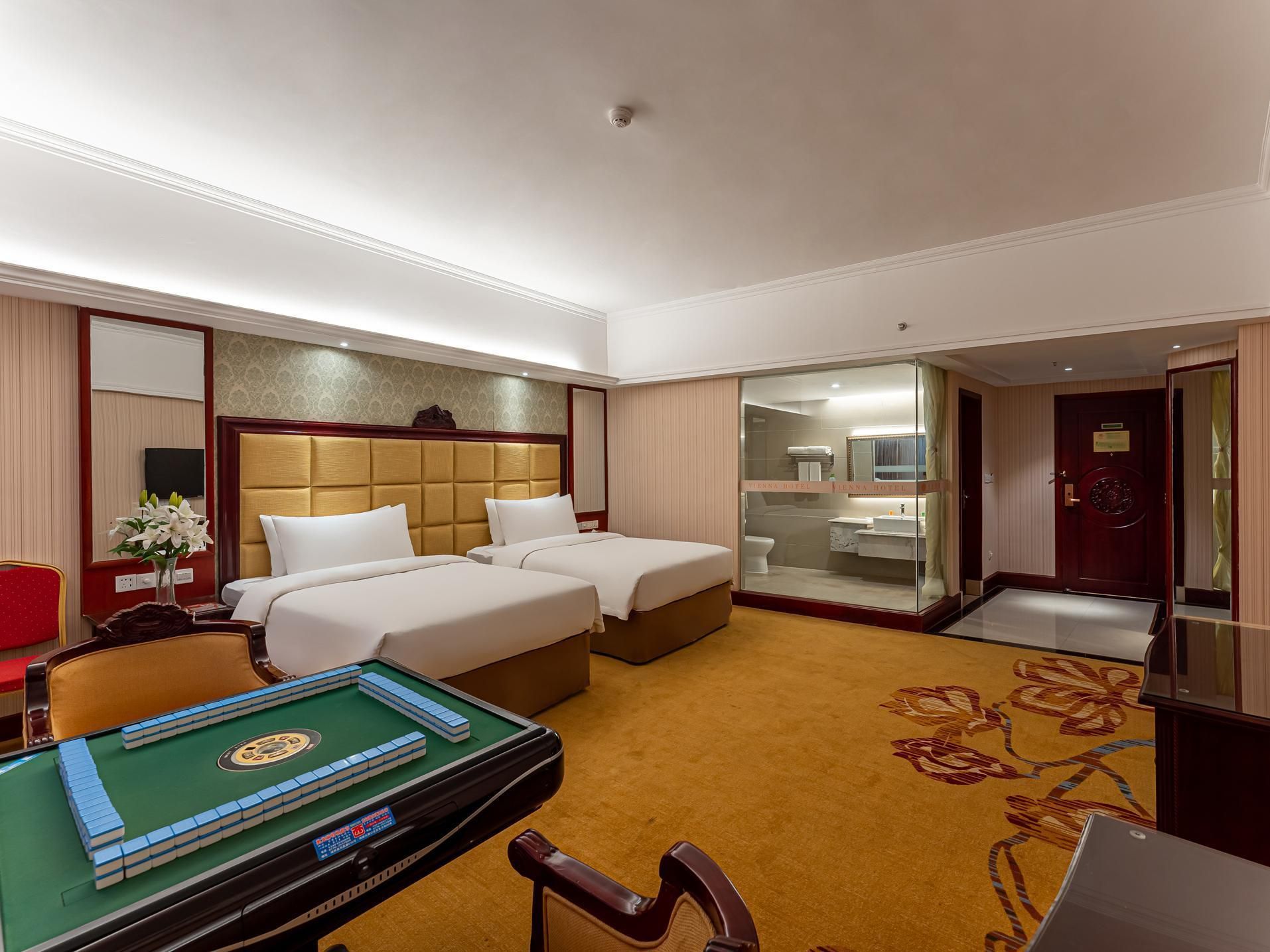 Vienna - Functional Chess Room With Twin Bed
