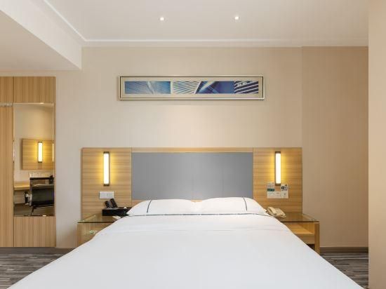 Stand Queen Room