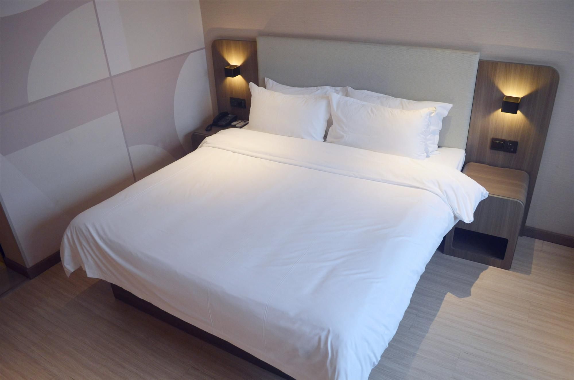 Huazhu - Superior BedRoom