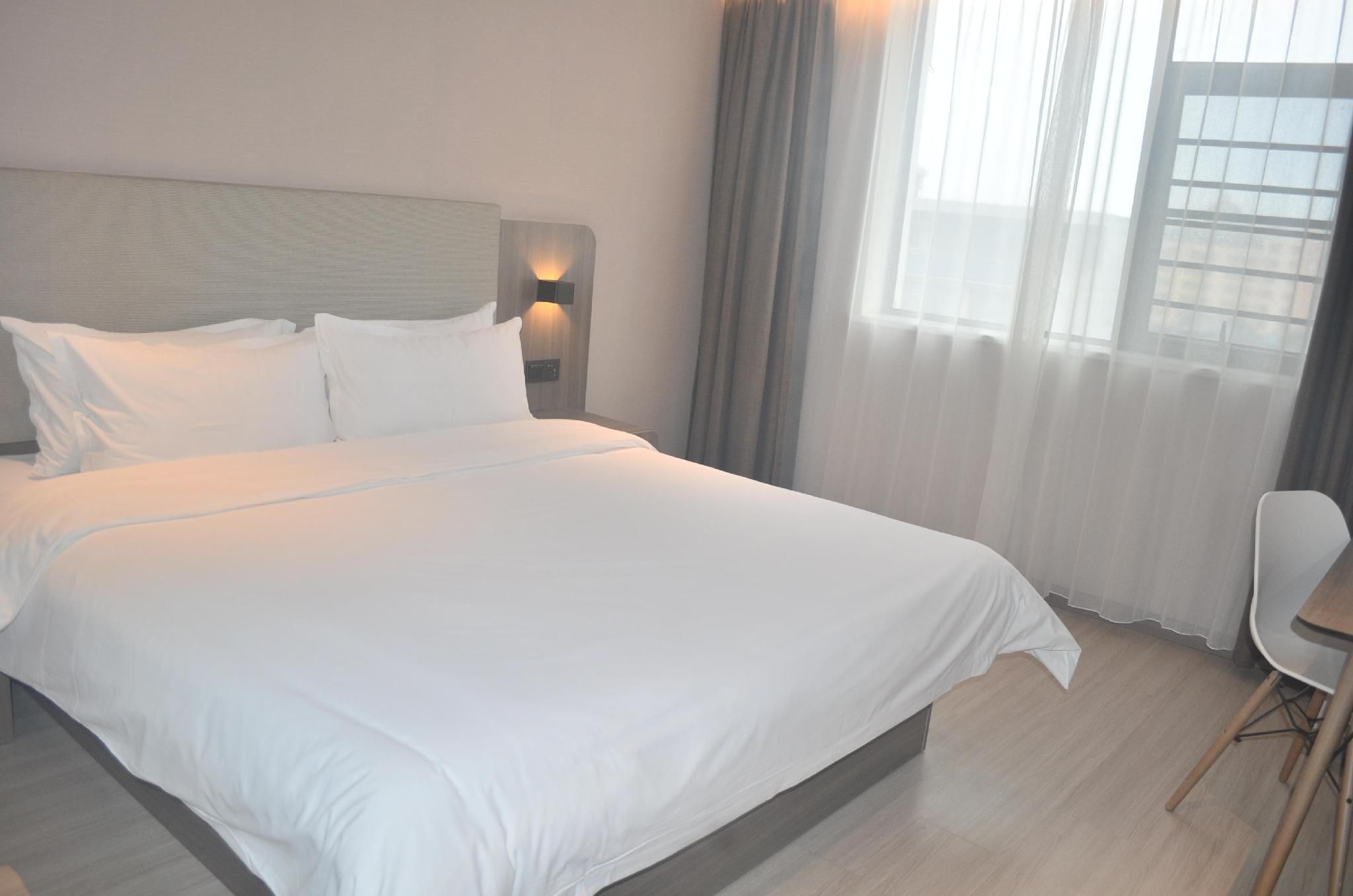 Huazhu - Room With Bed