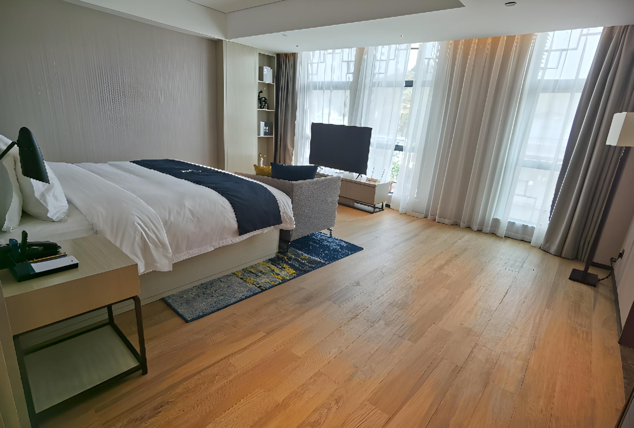 Dossen - Executive Suite