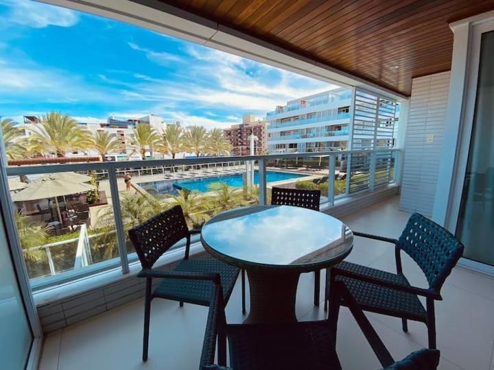 Apartment with Pool View