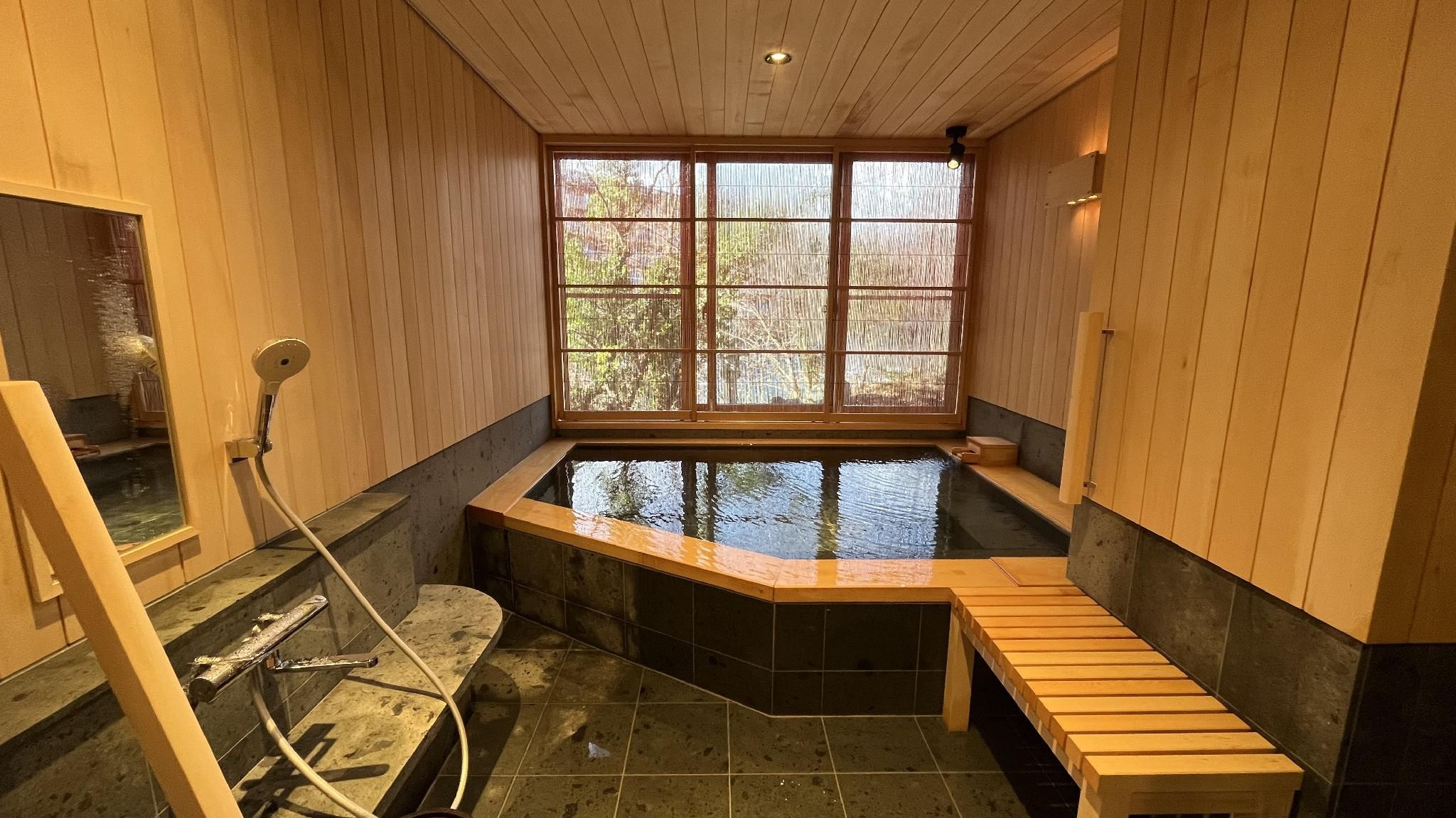 Toryukan universal room with semi-open-air hot spring bath (non-smoking room)