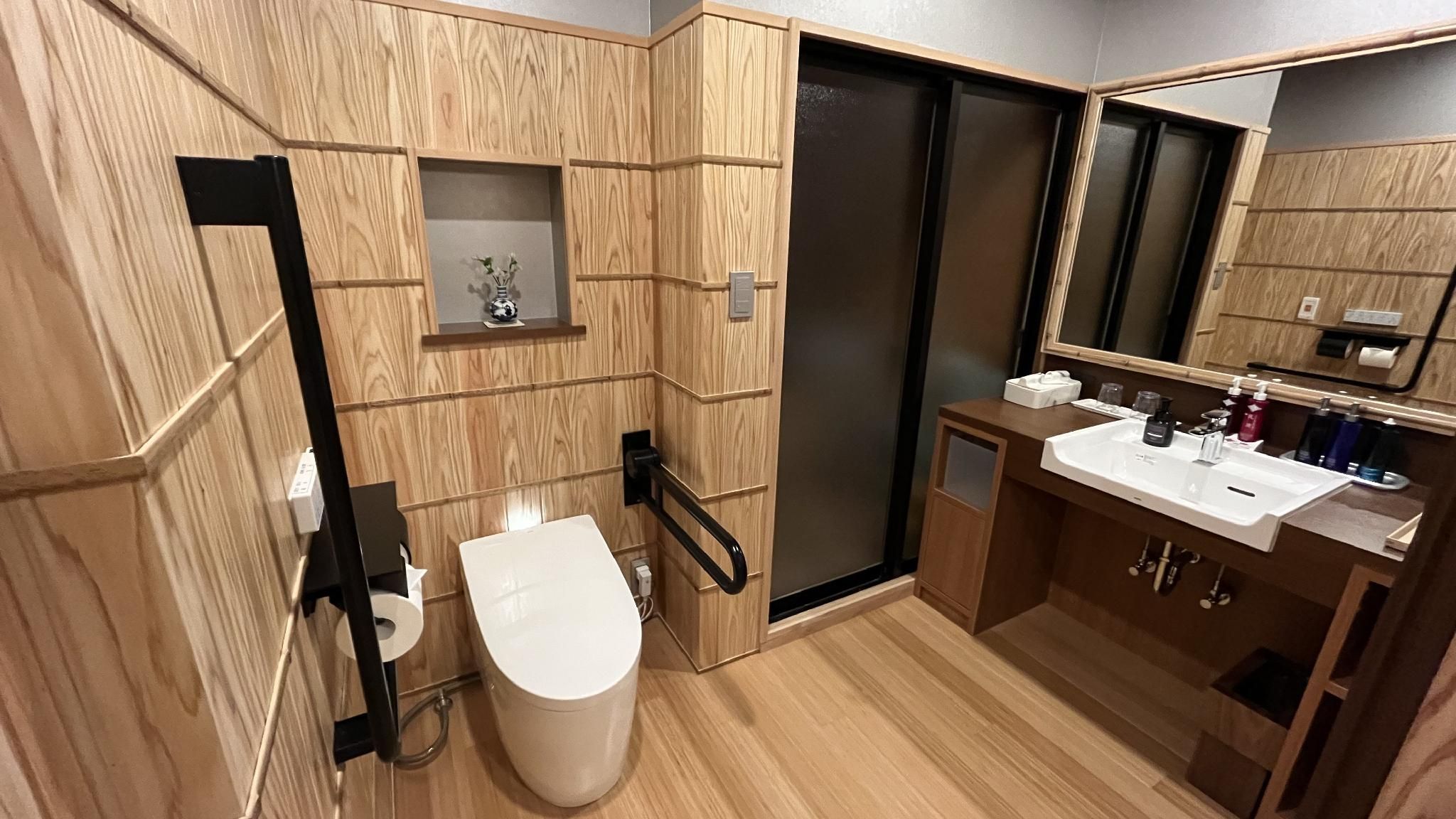 Toryukan universal room with semi-open-air hot spring bath (non-smoking room)