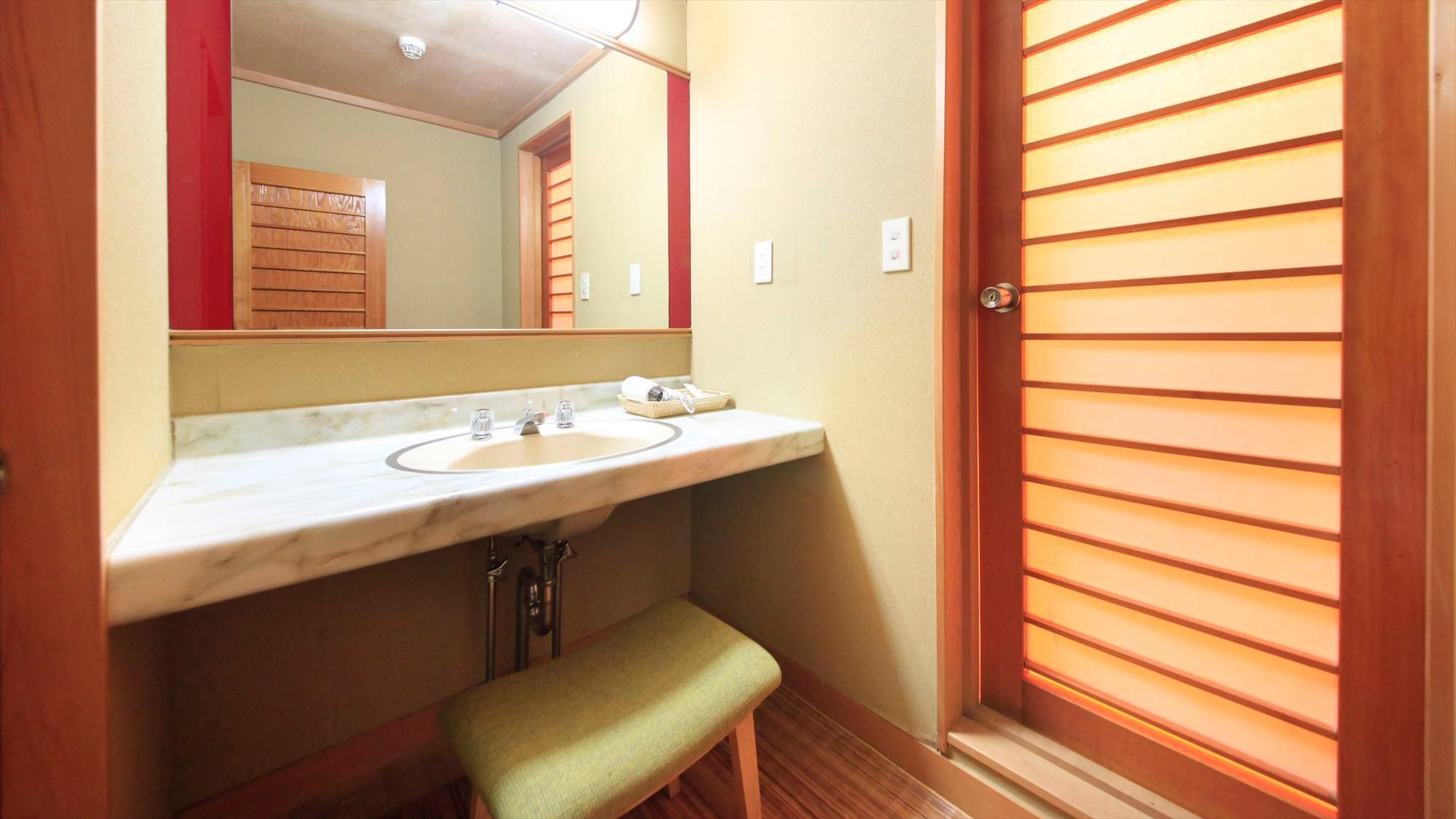 [Tone River View Room] 15 tatami (with bath and toilet)