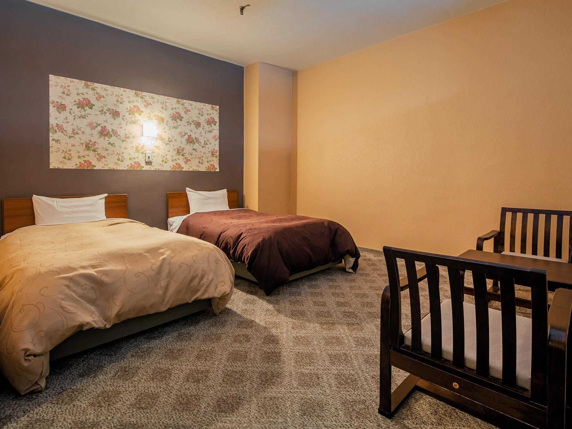 Japanese-Western Style Room with 12 Tatami and 2 Single Beds - Non-Smoking
