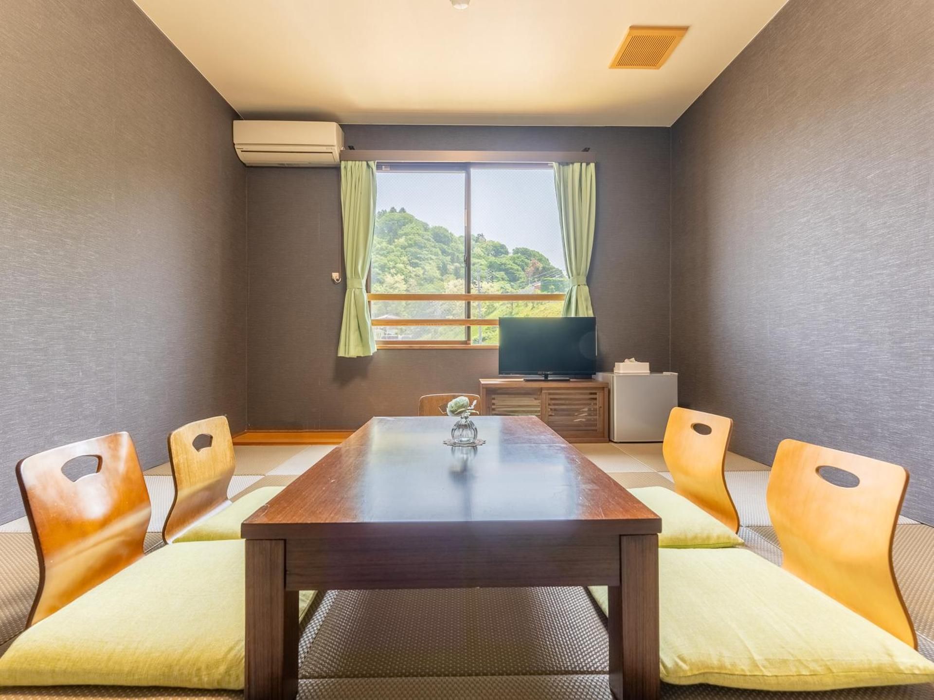 Quadruple Room with Shared Bathroom