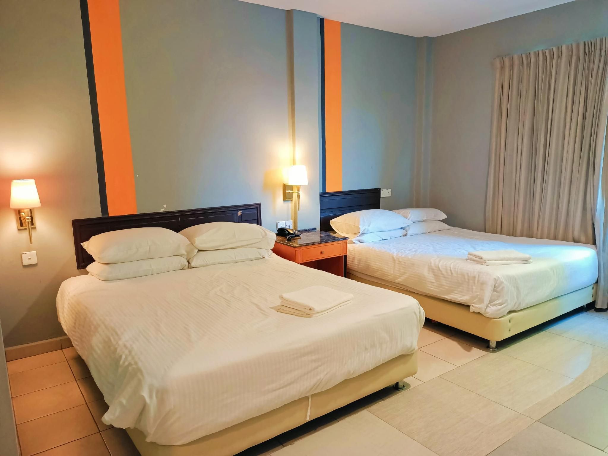 One World Lodging Deluxe Suite