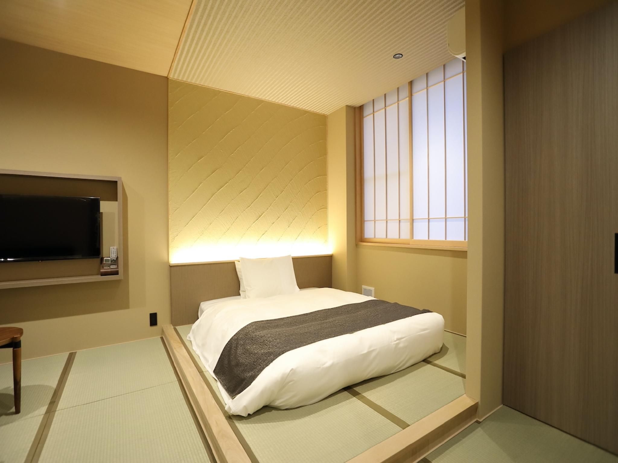 Queen Bed Room