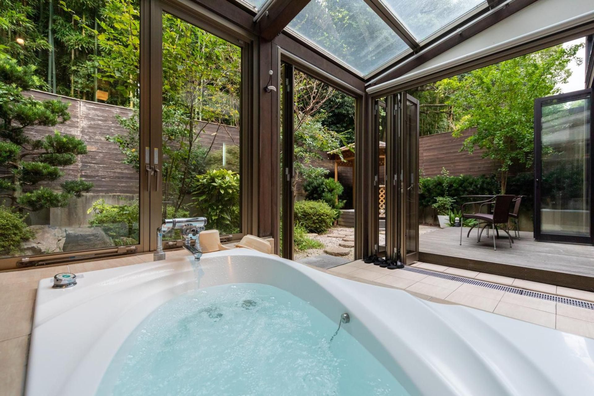 Cottage style room with open-air bath "Futarishizuka"