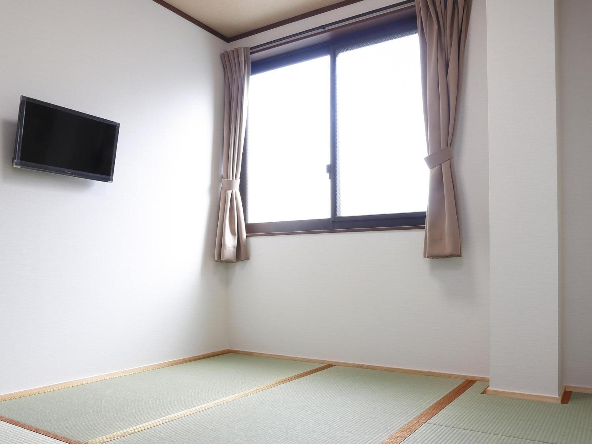 Japanese Style Twin Room with Shared Bathroom