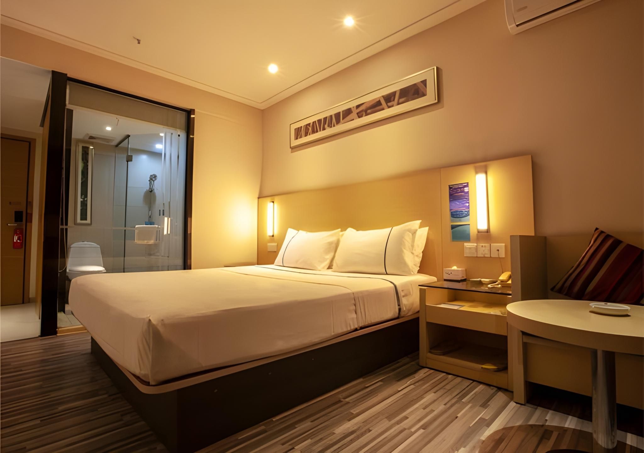 Business Queen Room