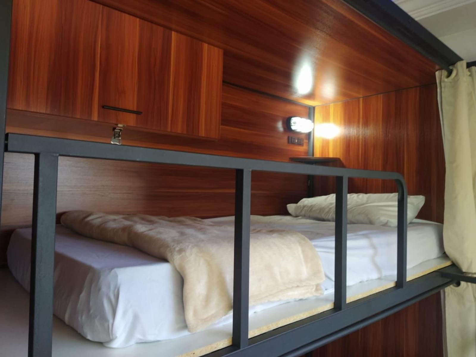 Bunk Bed in Mixed Dormitory Room