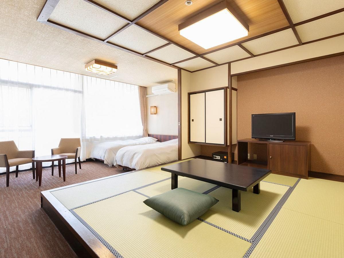 Main Building Standard Japanese-Western Twin Room Holds 4 People, Indoor Bath, Non-Smoking
