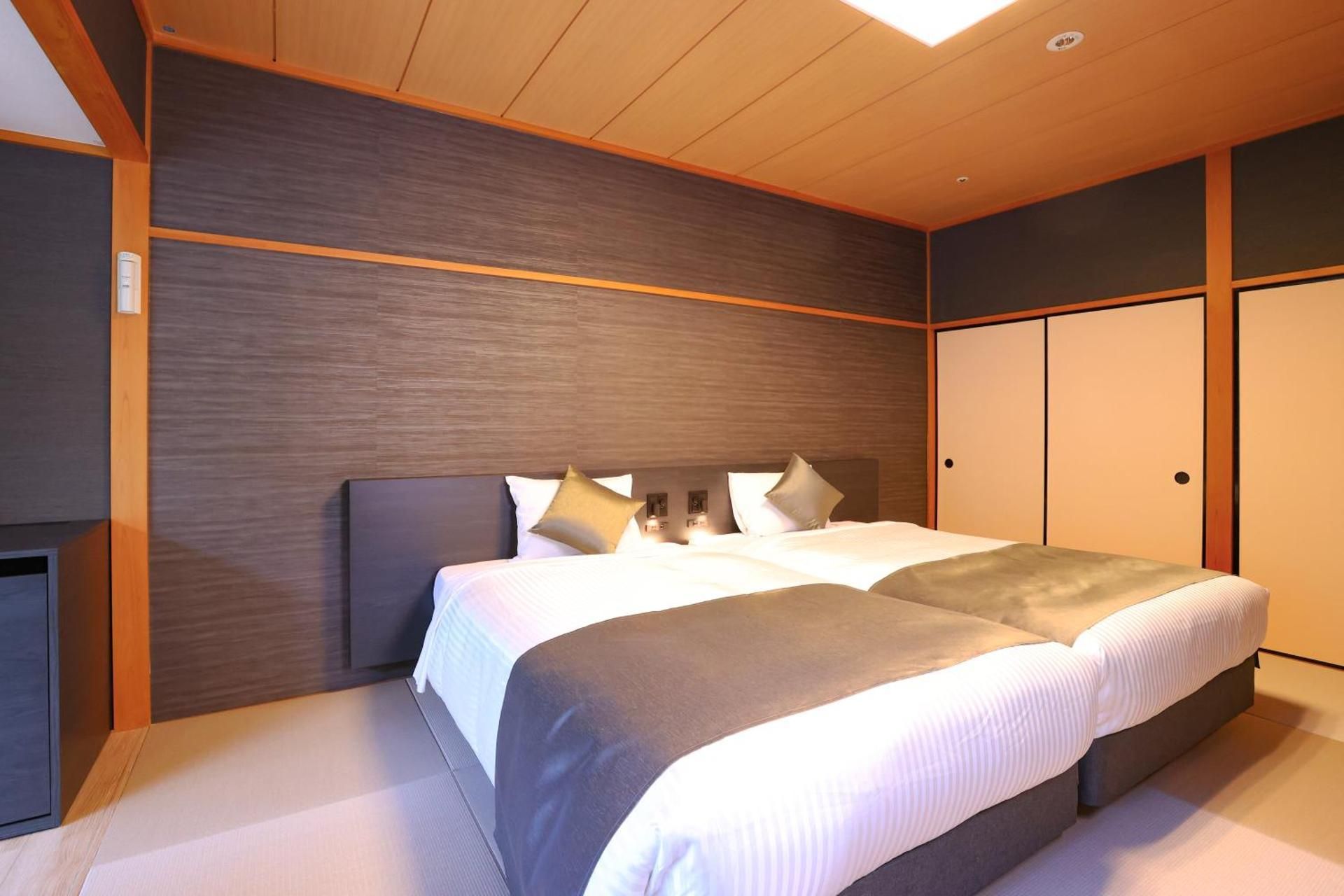 Standard Japanese-Style Beds with 10 Tatami, Shared Bath, Non-Smoking