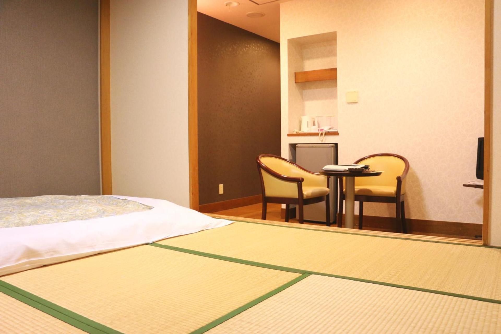 Japanese-Style Room - Smoking
