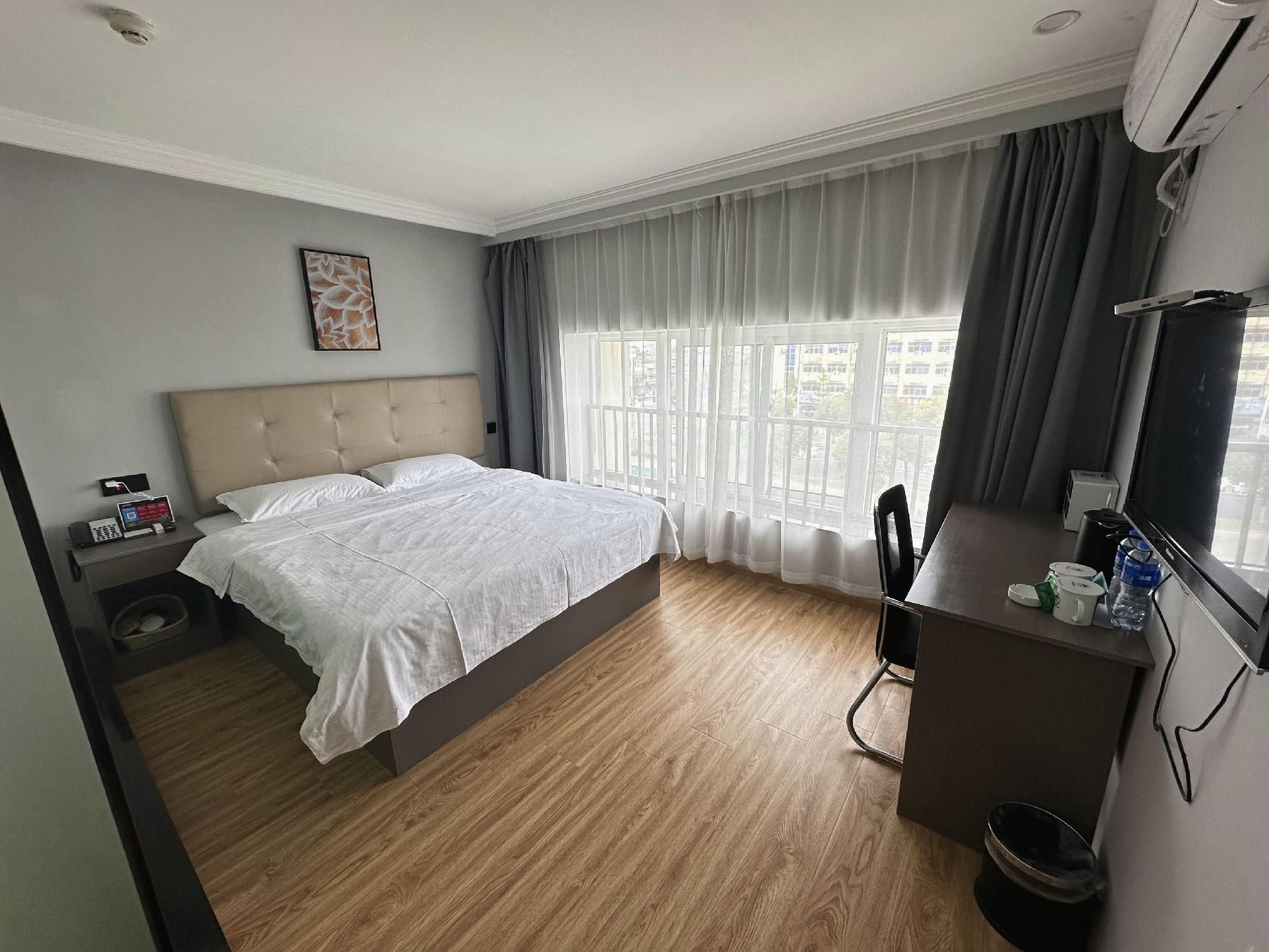 GTR - Guest Room with One 1.8M Bed
