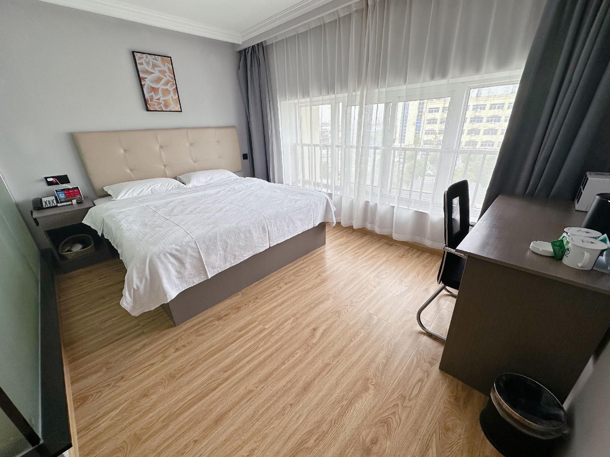 GTR - Guest Room with One 1.8M Bed