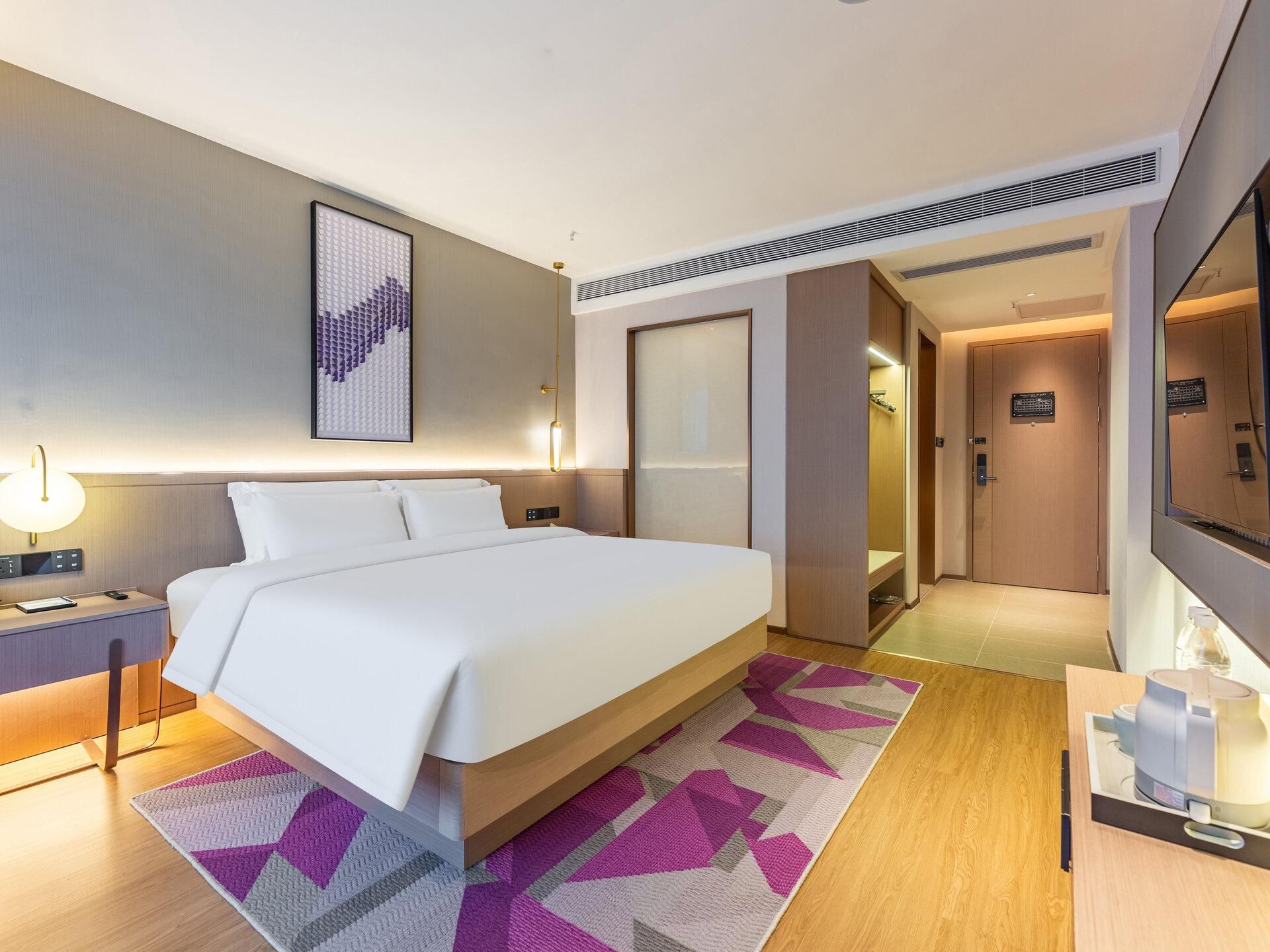 Deluxe Queen Room