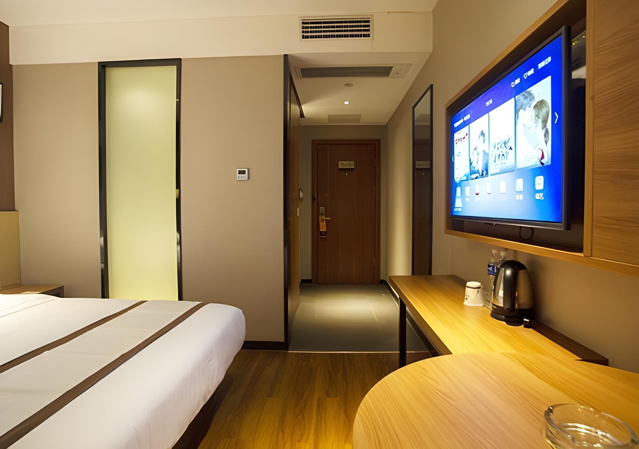 Business Queen Room
