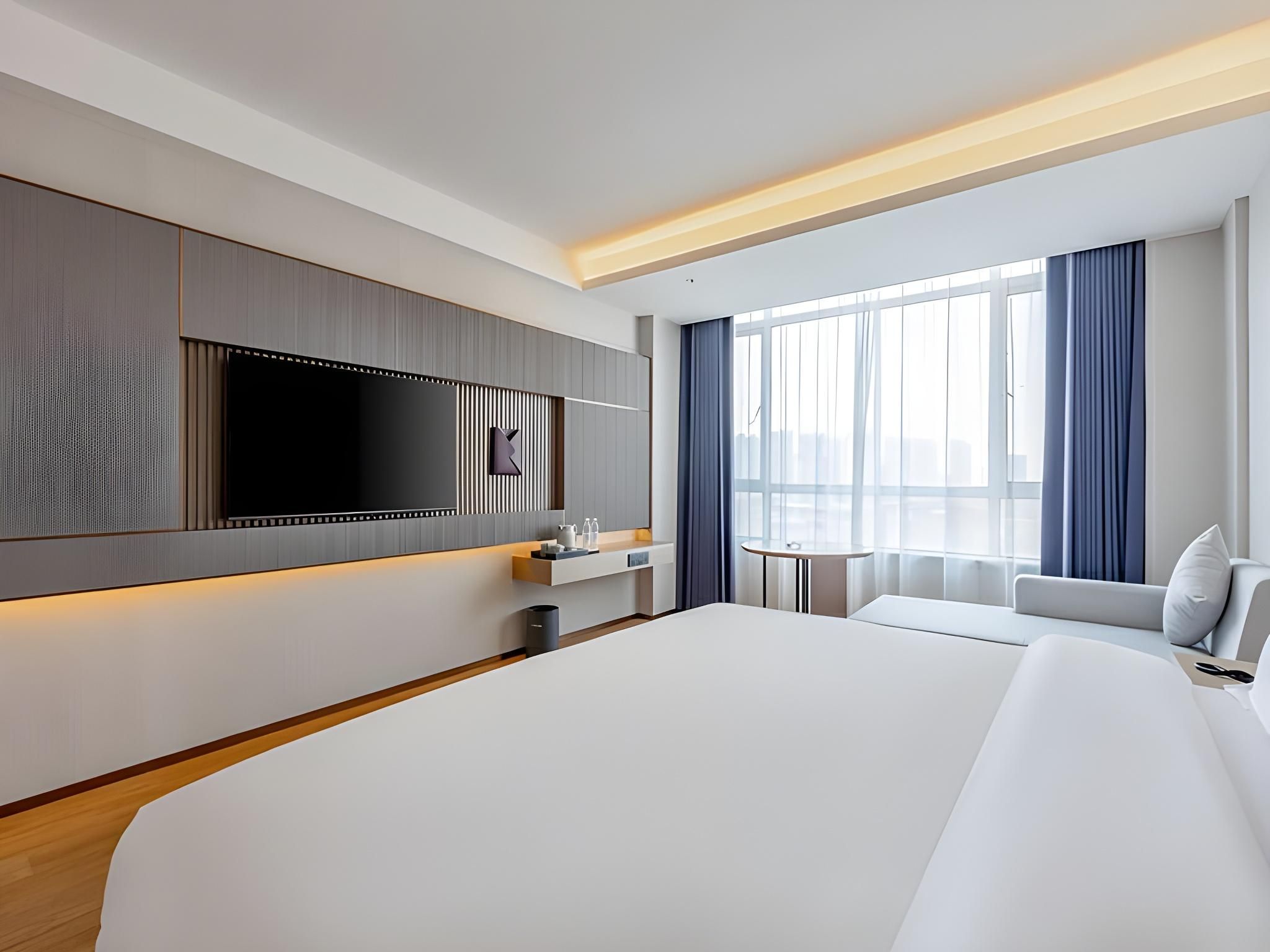 Deluxe Queen Room
