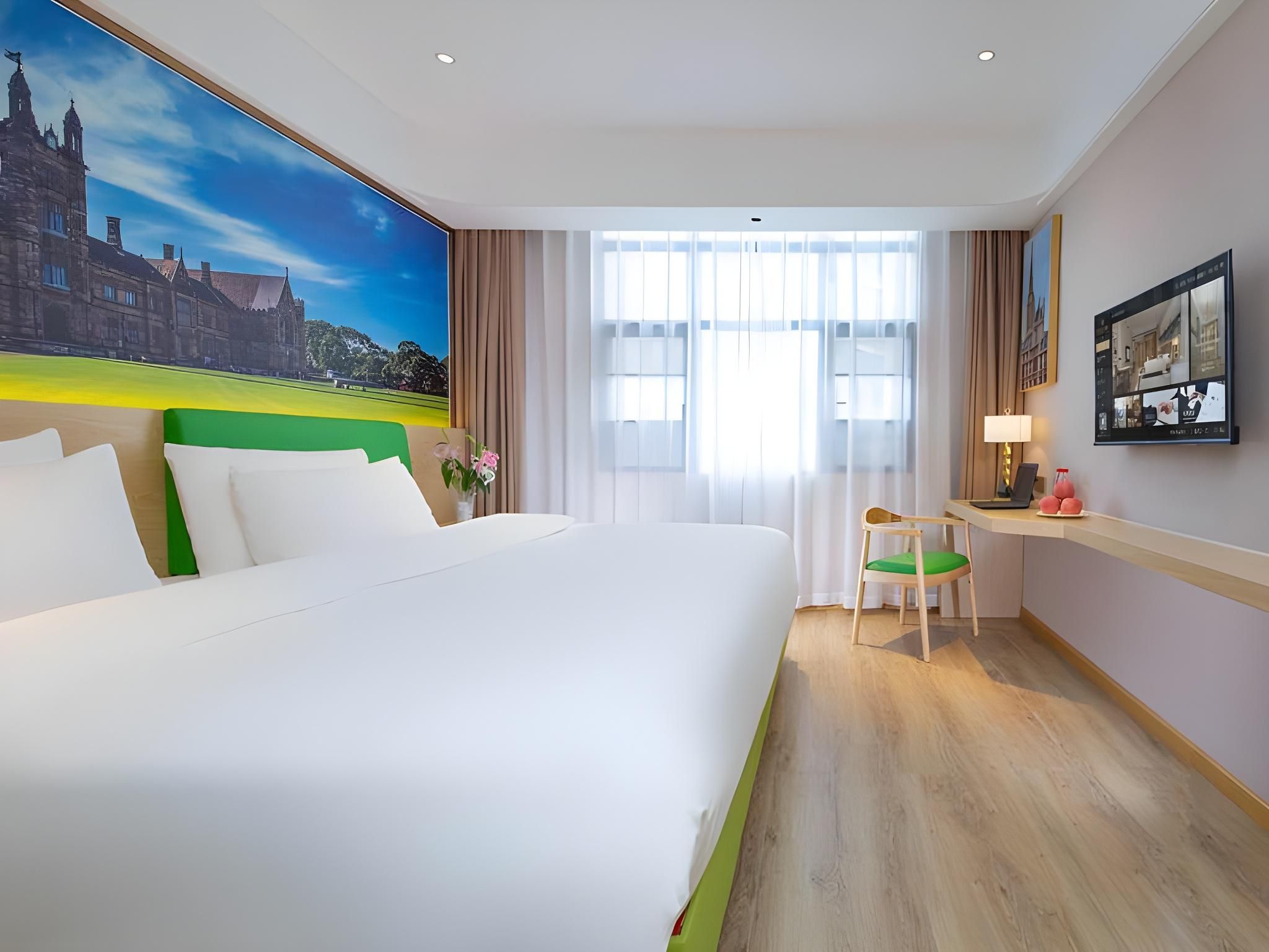 Deluxe Queen Room