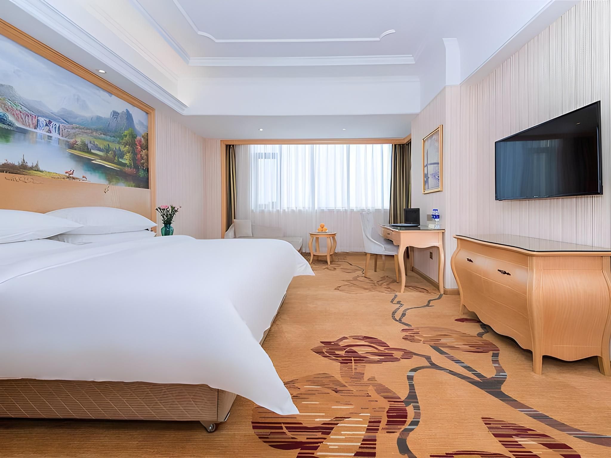 Business King Room