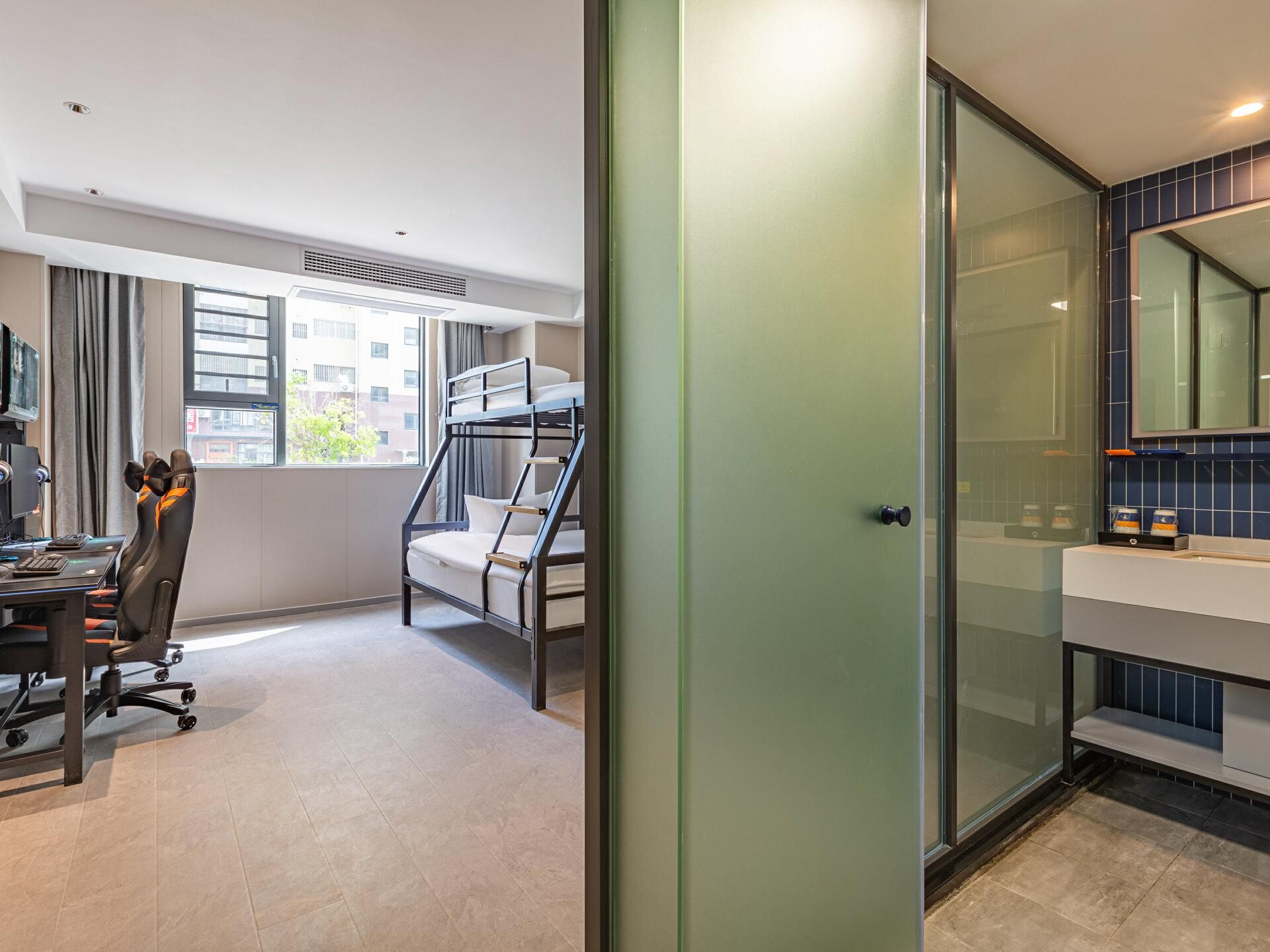 WH - New 7 Days Esports 1 Bed Room