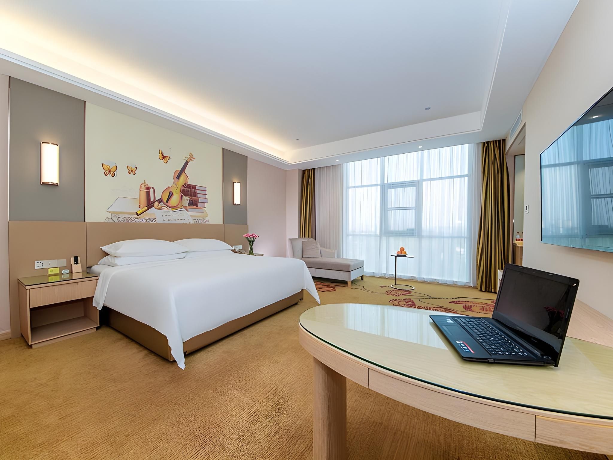 Business King Room