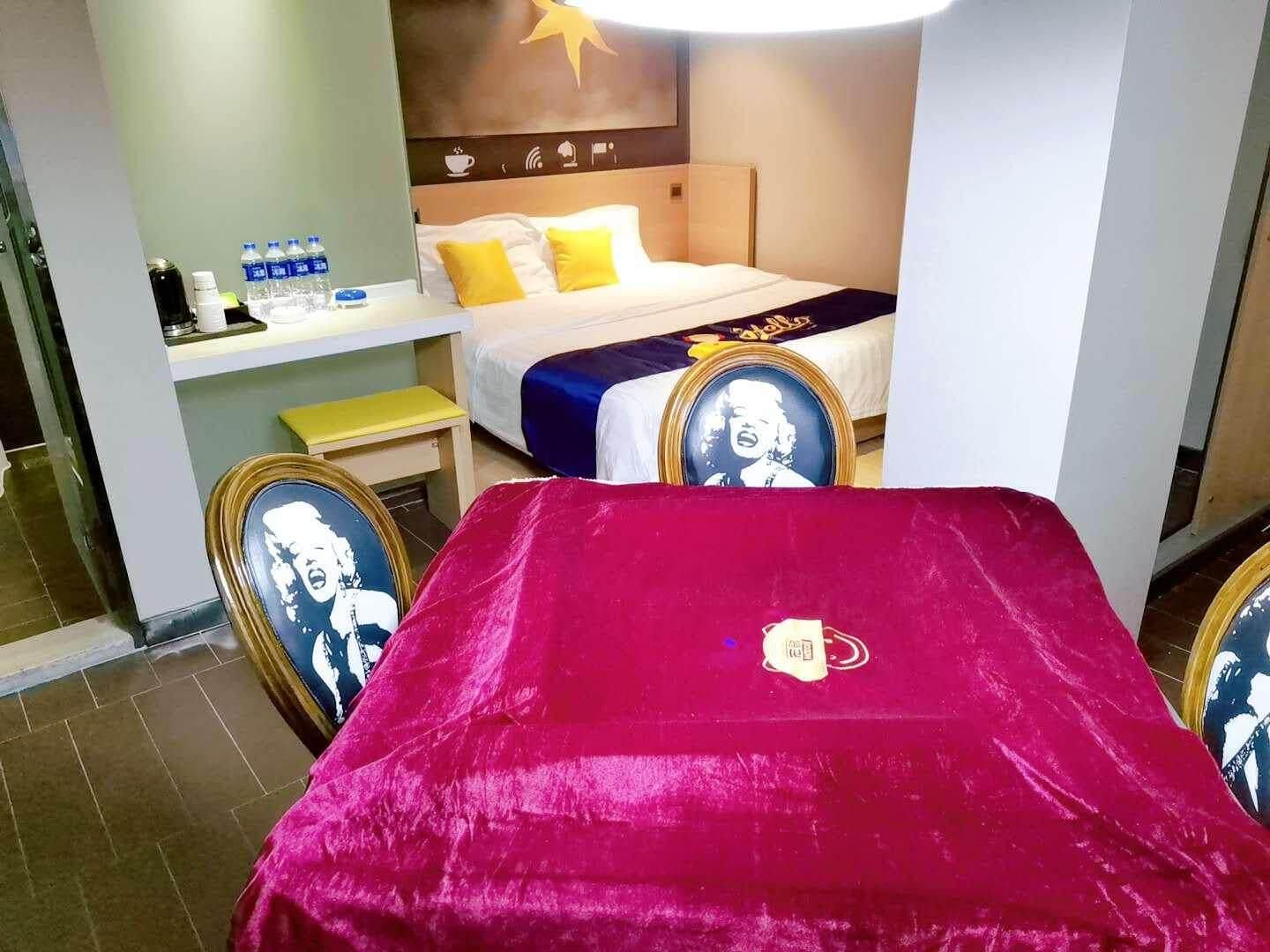 WH - Feature 1 Bed Room