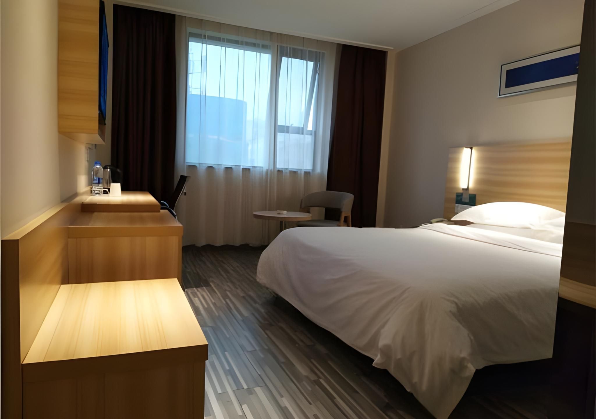 Business Queen Room