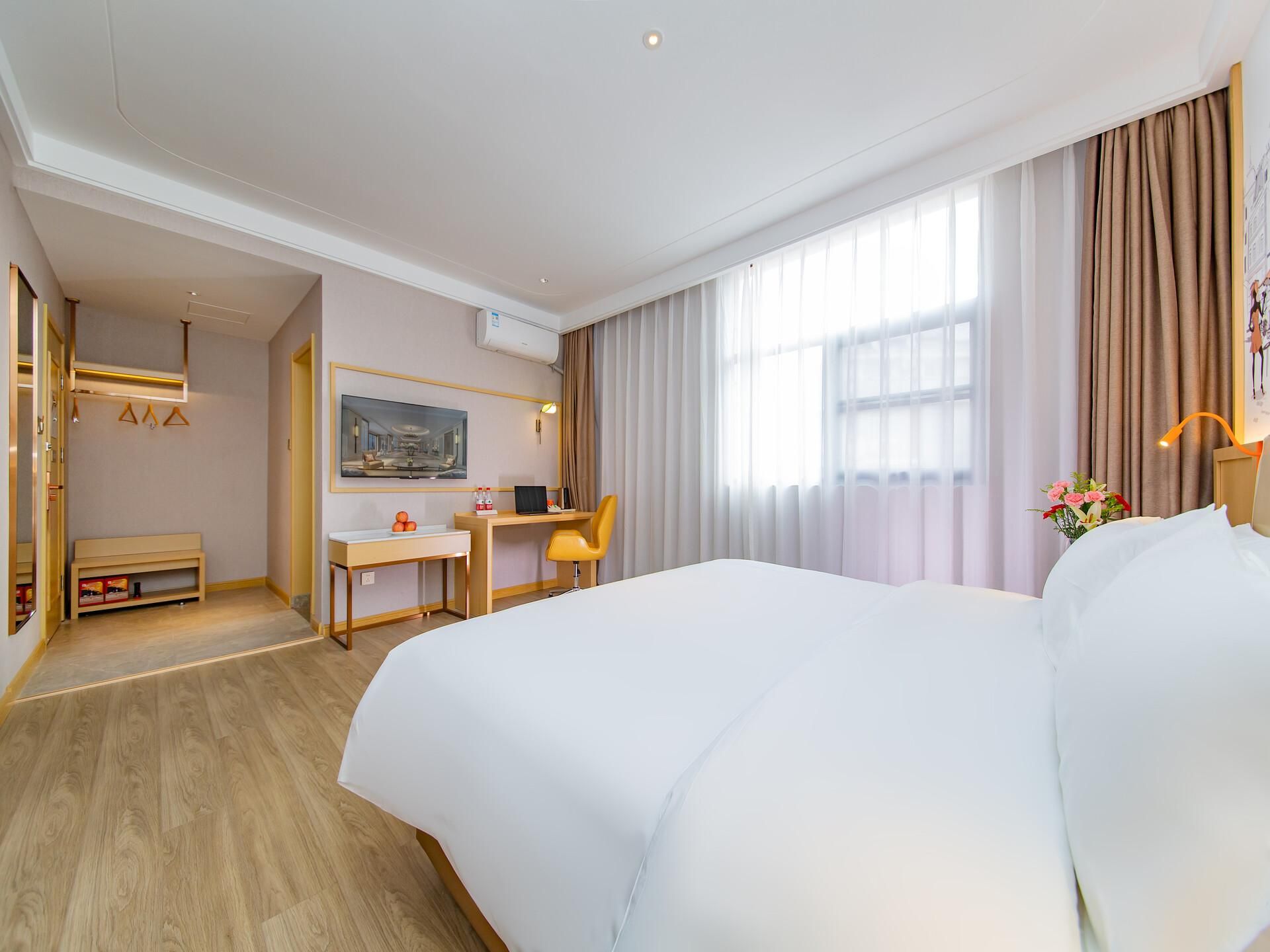 Deluxe Queen Room