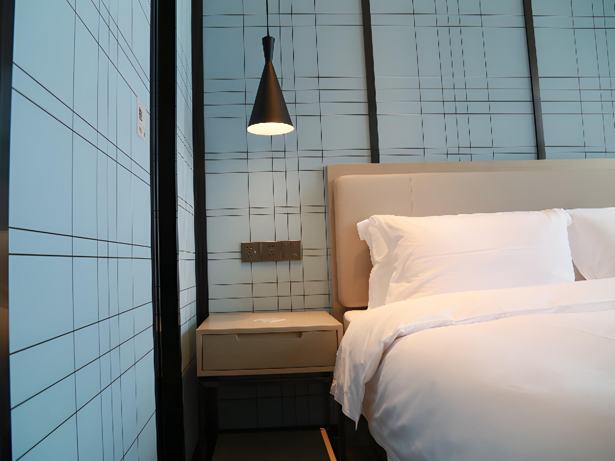 Dossen - Bed Room With City View