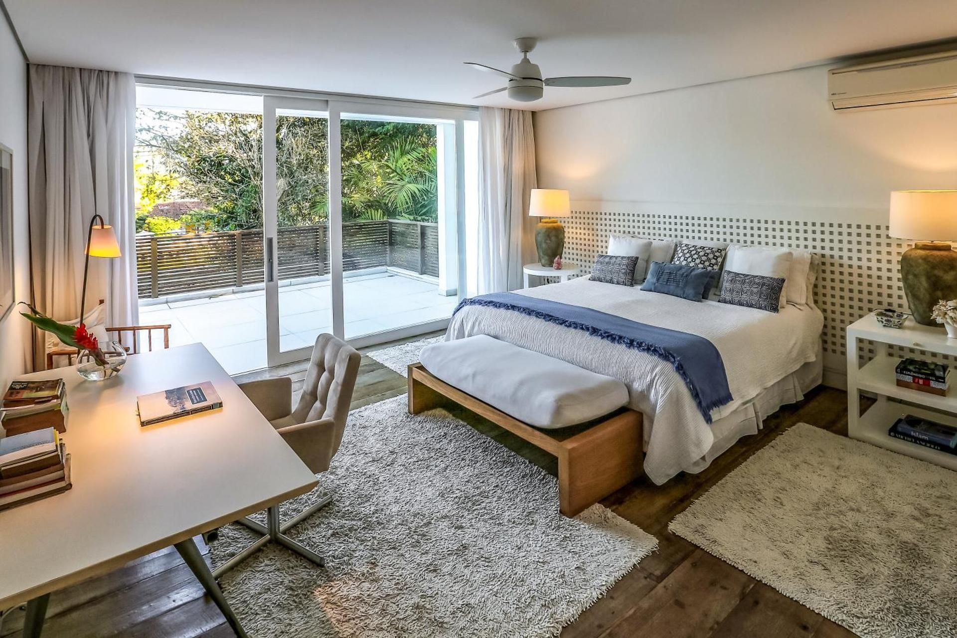 King Suite with Pool View